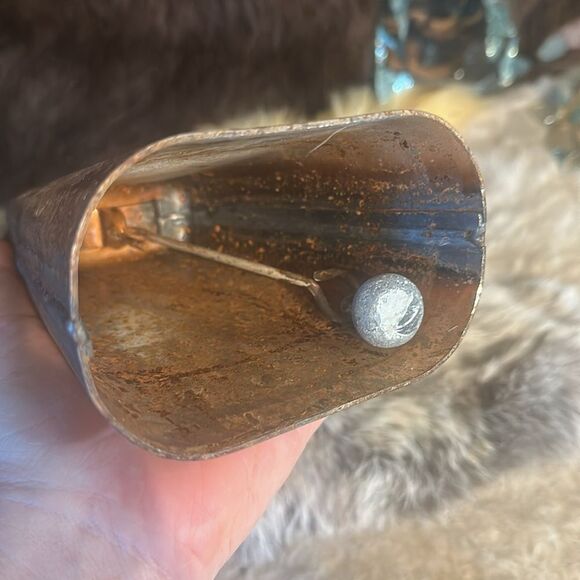 Rustic Brown Metal Cowbell (6033) - Picture 5 of 5
